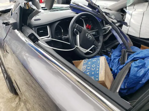 5TDKZRFH2JS546250 2018 TOYOTA HIGHLANDER - Image 8