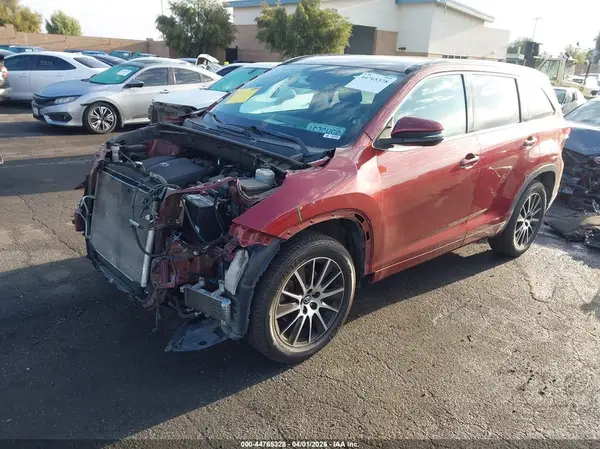 5TDKZRFH2JS548001 2018 TOYOTA HIGHLANDER - Image 2
