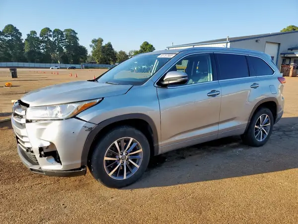 5TDKZRFH2JS548984 2018 TOYOTA HIGHLANDER - Image 1