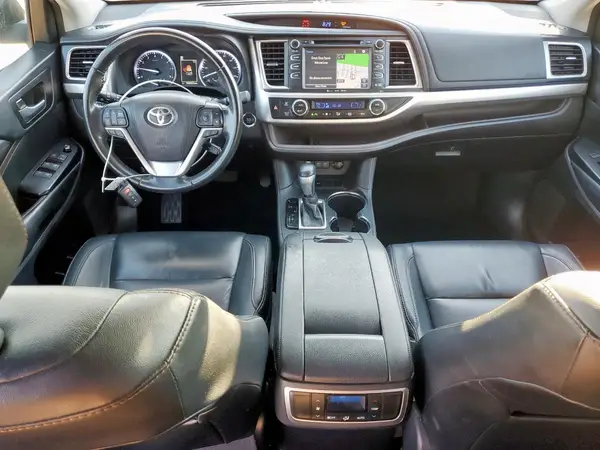 5TDKZRFH2JS548984 2018 TOYOTA HIGHLANDER - Image 8