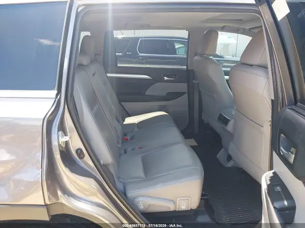 5TDKZRFH2JS549195 2018 TOYOTA HIGHLANDER - Image 8