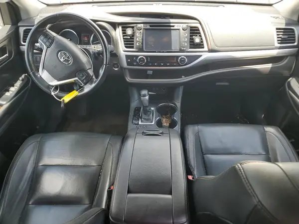 5TDKZRFH2JS550203 2018 TOYOTA HIGHLANDER - Image 8