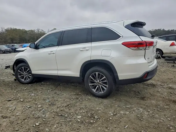 5TDKZRFH2KS300364 2019 TOYOTA HIGHLANDER - Image 2