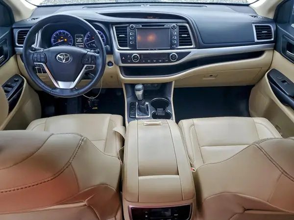 5TDKZRFH2KS300364 2019 TOYOTA HIGHLANDER - Image 8