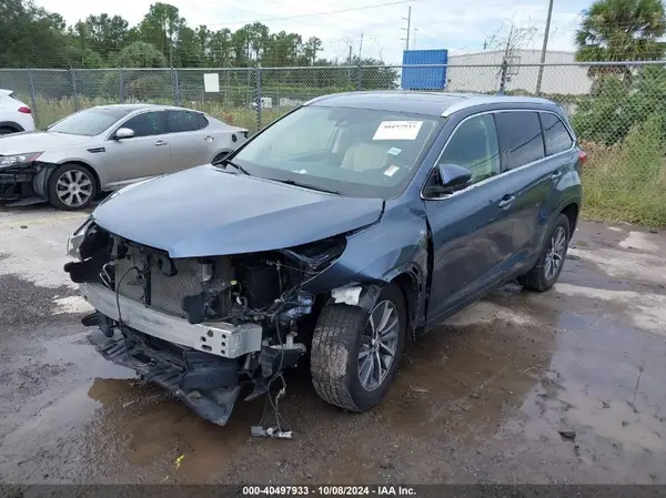 5TDKZRFH2KS304821 2019 TOYOTA HIGHLANDER - Image 2
