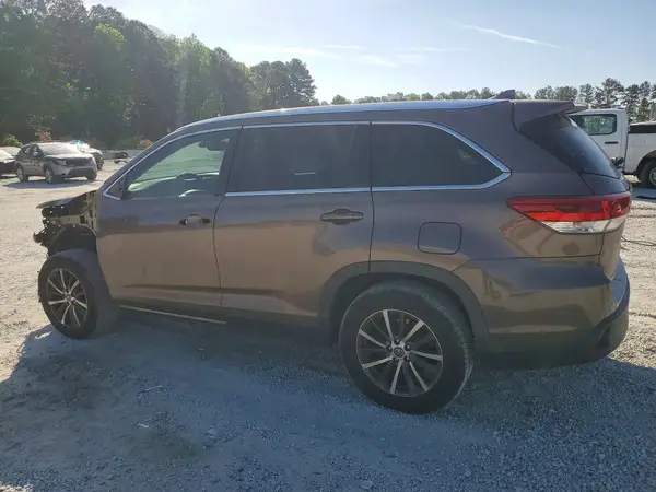 5TDKZRFH2KS313552 2019 TOYOTA HIGHLANDER - Image 2