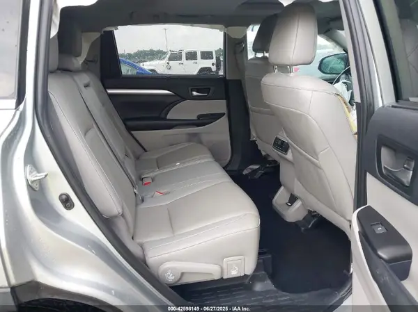 5TDKZRFH2KS319013 2019 TOYOTA HIGHLANDER - Image 8