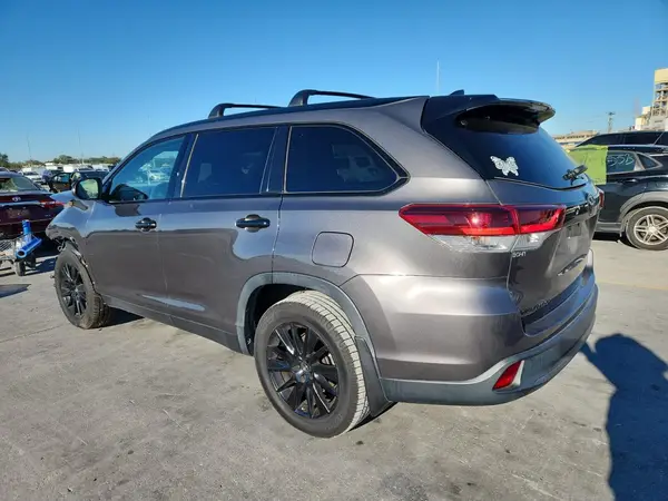 5TDKZRFH2KS326091 2019 TOYOTA HIGHLANDER - Image 2