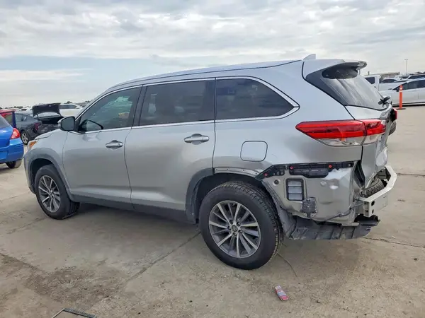 5TDKZRFH2KS333669 2019 TOYOTA HIGHLANDER - Image 2