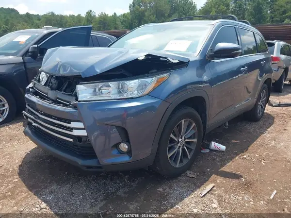 5TDKZRFH2KS335129 2019 TOYOTA HIGHLANDER - Image 2