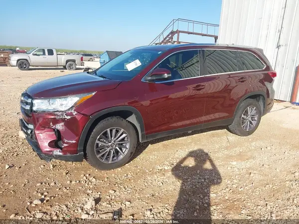 5TDKZRFH2KS342663 2019 TOYOTA HIGHLANDER - Image 2