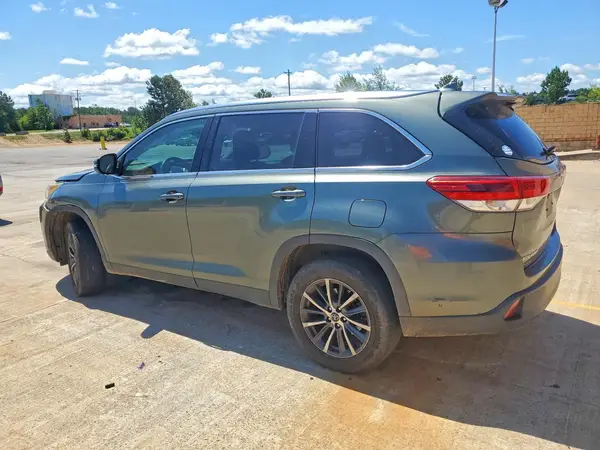 5TDKZRFH2KS349533 2019 TOYOTA HIGHLANDER - Image 2
