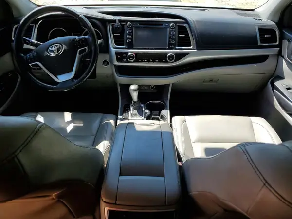 5TDKZRFH2KS358040 2019 TOYOTA HIGHLANDER - Image 8