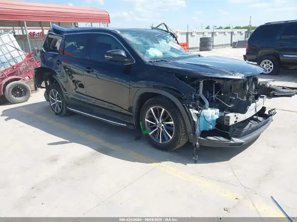 5TDKZRFH2KS358328 2019 TOYOTA HIGHLANDER - Image 1