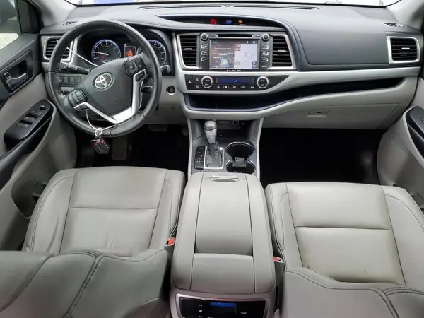5TDKZRFH2KS363173 2019 TOYOTA HIGHLANDER - Image 8