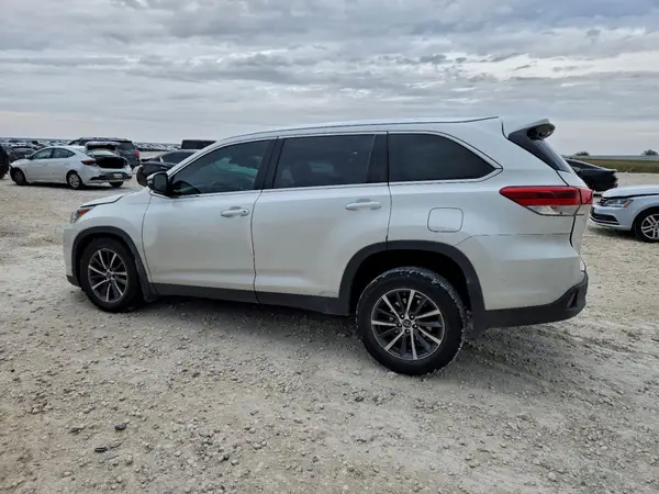 5TDKZRFH2KS365182 2019 TOYOTA HIGHLANDER - Image 2