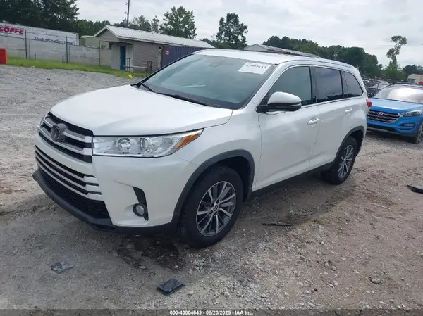 5TDKZRFH2KS367207 2019 TOYOTA HIGHLANDER - Image 2