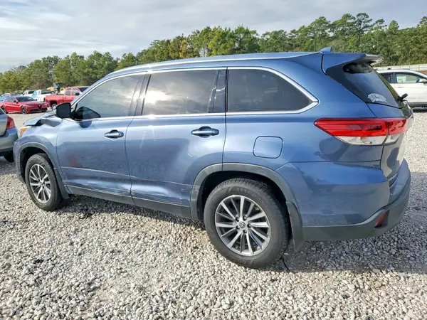 5TDKZRFH2KS367532 2019 TOYOTA HIGHLANDER - Image 2