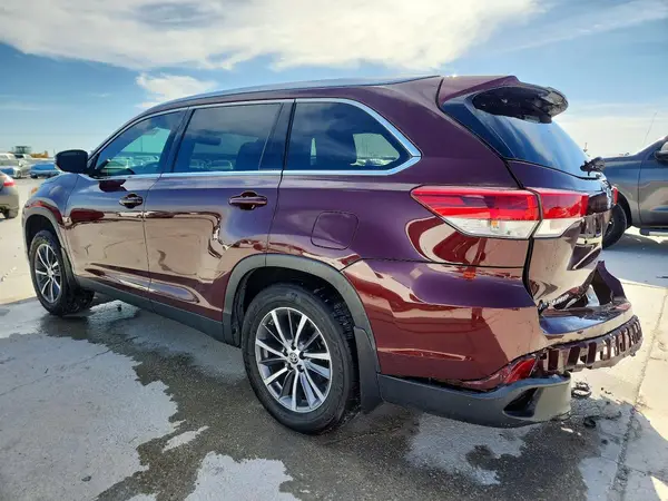 5TDKZRFH2KS368227 2019 TOYOTA HIGHLANDER - Image 2