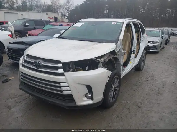 5TDKZRFH2KS551711 2019 TOYOTA HIGHLANDER - Image 2