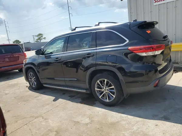 5TDKZRFH2KS551787 2019 TOYOTA HIGHLANDER - Image 2