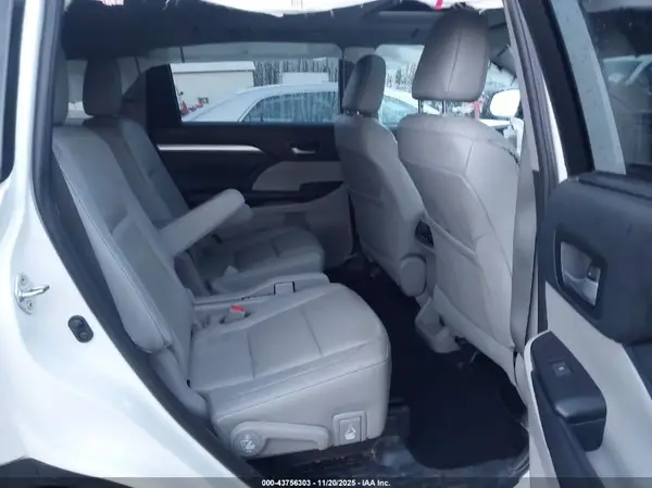 5TDKZRFH2KS553328 2019 TOYOTA HIGHLANDER - Image 8