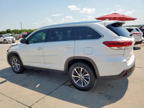 5TDKZRFH2KS553989 2019 TOYOTA HIGHLANDER - Image 2