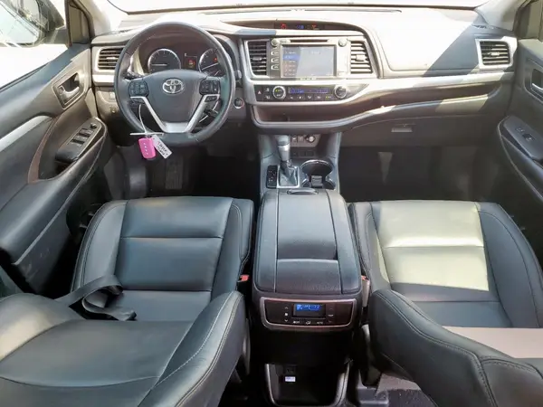 5TDKZRFH2KS553989 2019 TOYOTA HIGHLANDER - Image 8