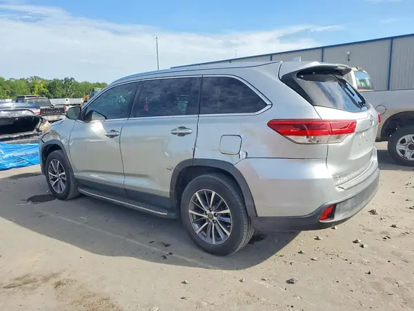 5TDKZRFH2KS554219 2019 TOYOTA HIGHLANDER - Image 2