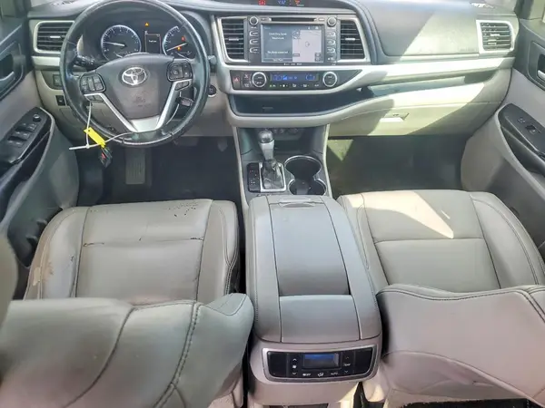 5TDKZRFH2KS554219 2019 TOYOTA HIGHLANDER - Image 8