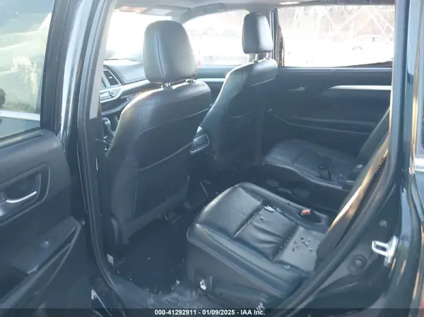 5TDKZRFH2KS556519 2019 TOYOTA HIGHLANDER - Image 8