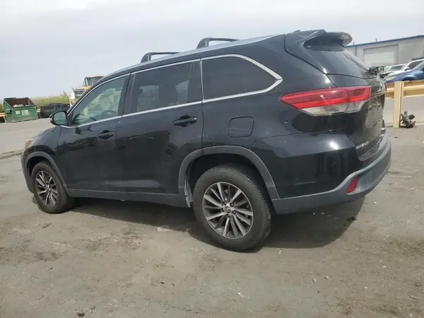 5TDKZRFH2KS560537 2019 TOYOTA HIGHLANDER - Image 2