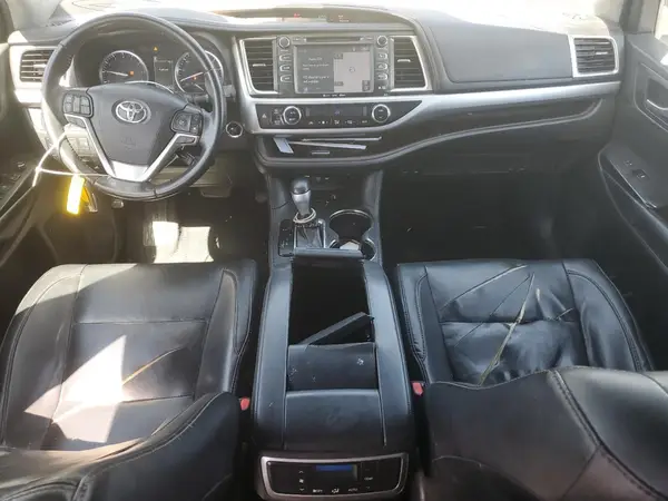 5TDKZRFH2KS560537 2019 TOYOTA HIGHLANDER - Image 8