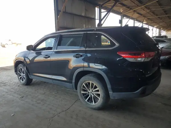 5TDKZRFH2KS560618 2019 TOYOTA HIGHLANDER - Image 2