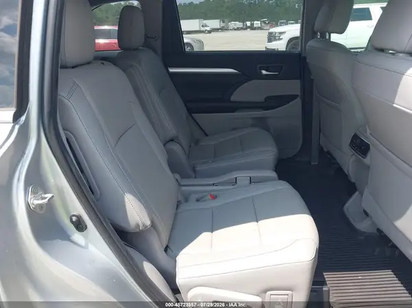 5TDKZRFH2KS561316 2019 TOYOTA HIGHLANDER - Image 8