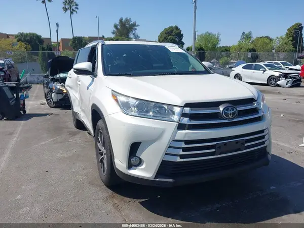 5TDKZRFH2KS561929 2019 TOYOTA HIGHLANDER - Image 1