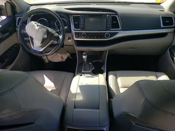 5TDKZRFH2KS562546 2019 TOYOTA HIGHLANDER - Image 8