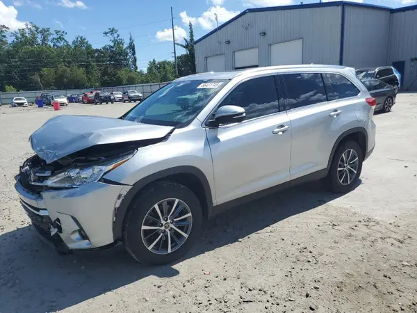 5TDKZRFH2KS564443 2019 TOYOTA HIGHLANDER - Image 1