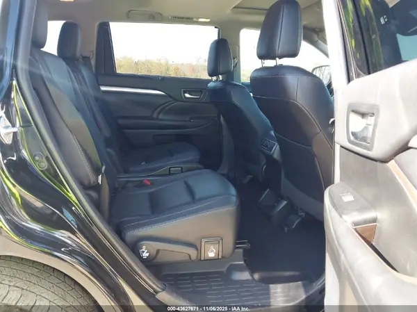5TDKZRFH2KS567116 2019 TOYOTA HIGHLANDER - Image 8