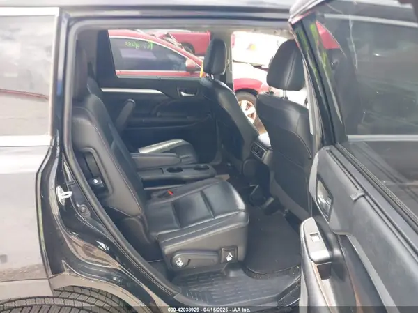 5TDKZRFH2KS568086 2019 TOYOTA HIGHLANDER - Image 8