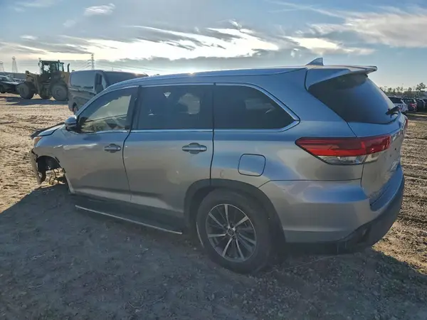 5TDKZRFH2KS569500 2019 TOYOTA HIGHLANDER - Image 2