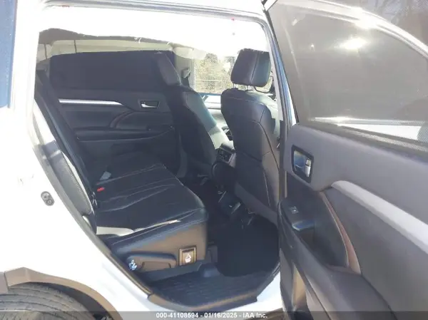 5TDKZRFH2KS570503 2019 TOYOTA HIGHLANDER - Image 8