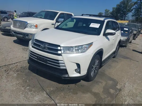 5TDKZRFH2KS570579 2019 TOYOTA HIGHLANDER - Image 2