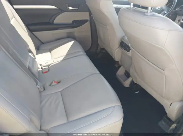 5TDKZRFH2KS570579 2019 TOYOTA HIGHLANDER - Image 8