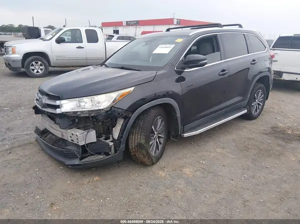5TDKZRFH2KS570856 2019 TOYOTA HIGHLANDER - Image 2