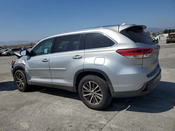 5TDKZRFH2KS572378 2019 TOYOTA HIGHLANDER - Image 2