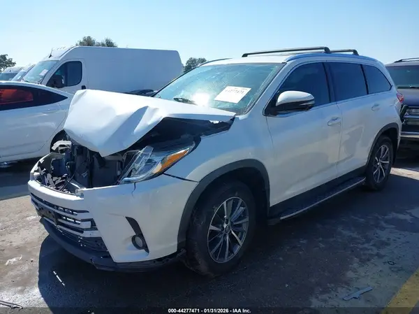 5TDKZRFH2KS572641 2019 TOYOTA HIGHLANDER - Image 2