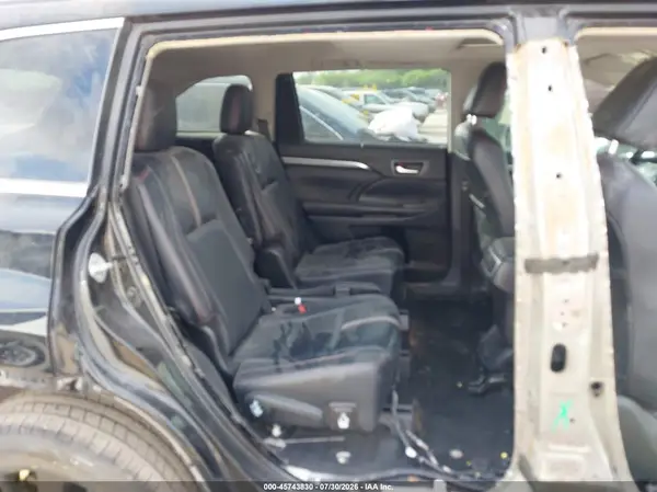 5TDKZRFH2KS573420 2019 TOYOTA HIGHLANDER - Image 8