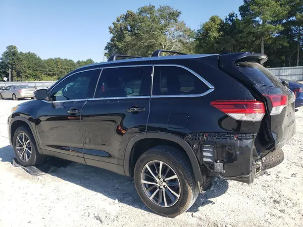 5TDKZRFH2KS574745 2019 TOYOTA HIGHLANDER - Image 2