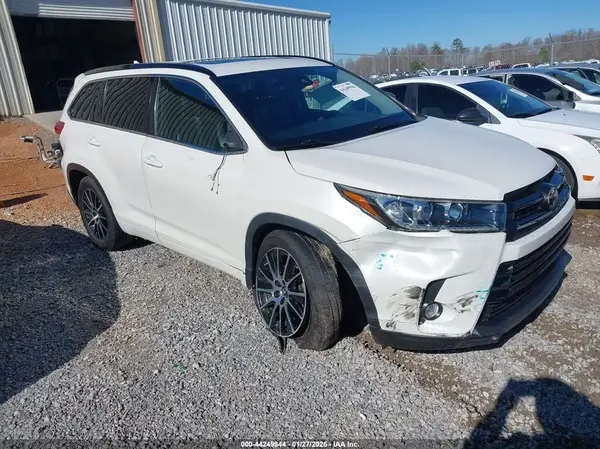 5TDKZRFH3HS196203 2017 TOYOTA HIGHLANDER - Image 1
